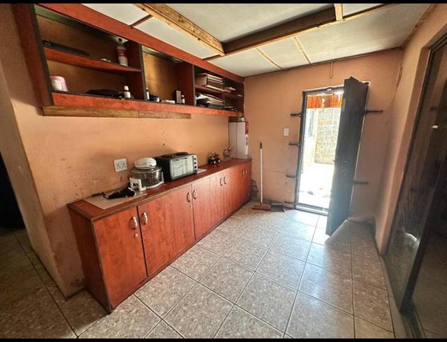 8 BEDROOM HOUSE FOR SALE IN RONDEBULT